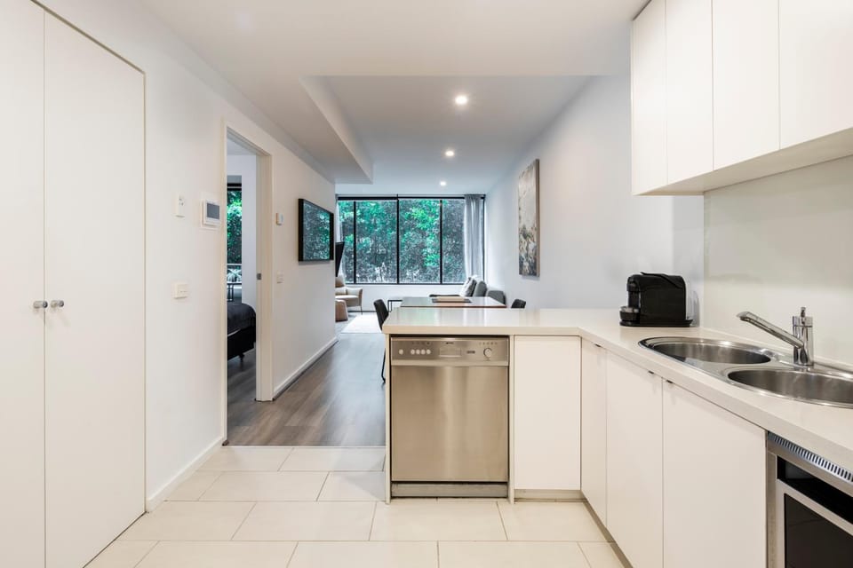 Kitchen or kitchenette, dishwasher, oven