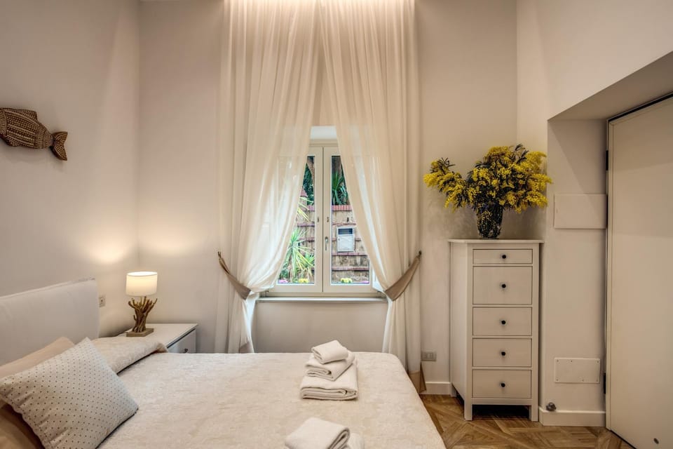 Bed, Photo of the whole room, Bedroom, Area and facilities, Inner courtyard view, towels
