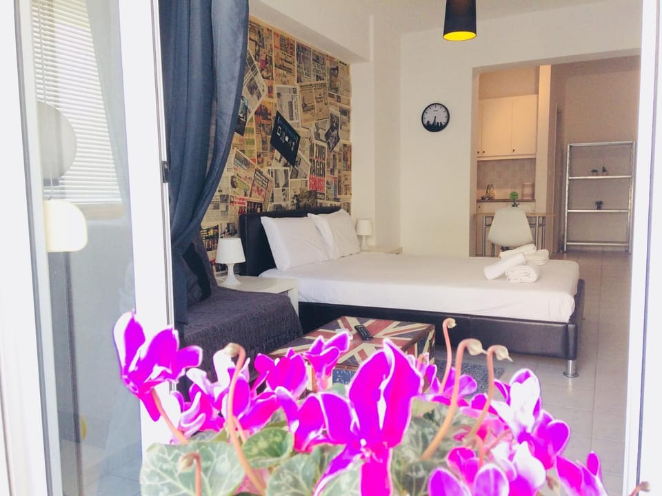 Bed, Balcony/Terrace, Photo of the whole room, Bedroom