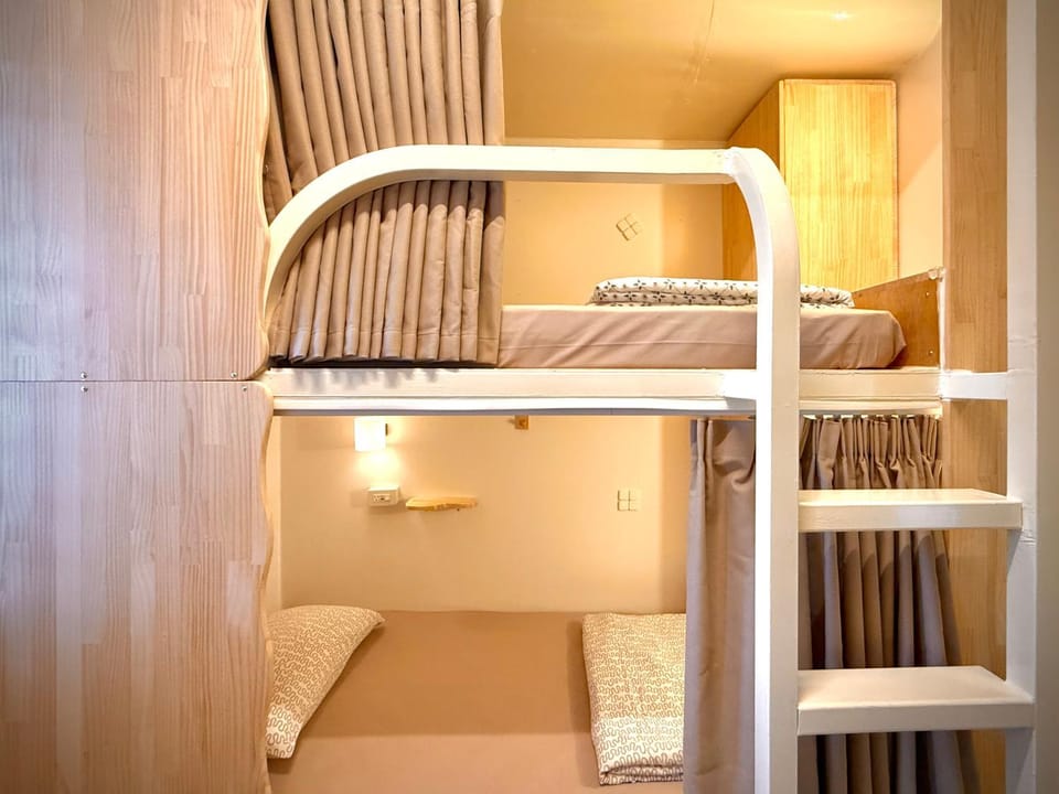 Bed, Photo of the whole room, bunk bed