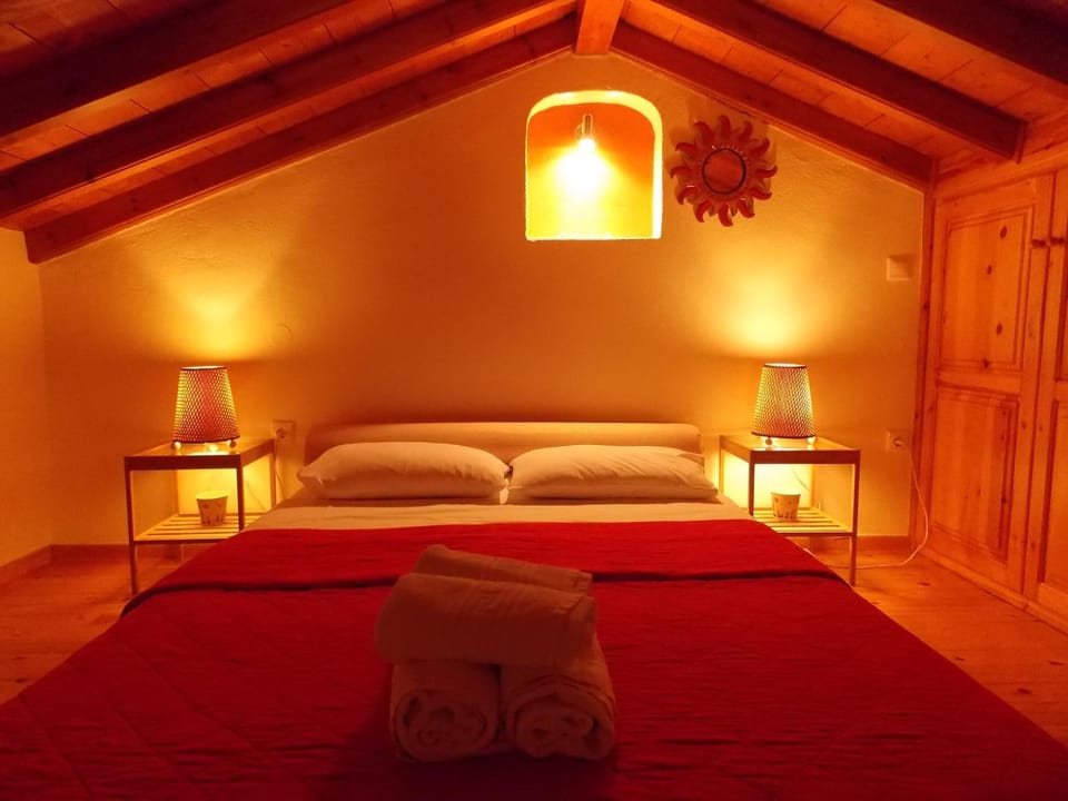 Toilet, Bed, Garden, Bathroom, TV and multimedia, Coffee/tea facilities, Balcony/Terrace, Kitchen or kitchenette, Decorative detail, Seating area, Garden view, Mountain view, Family, Inner courtyard view