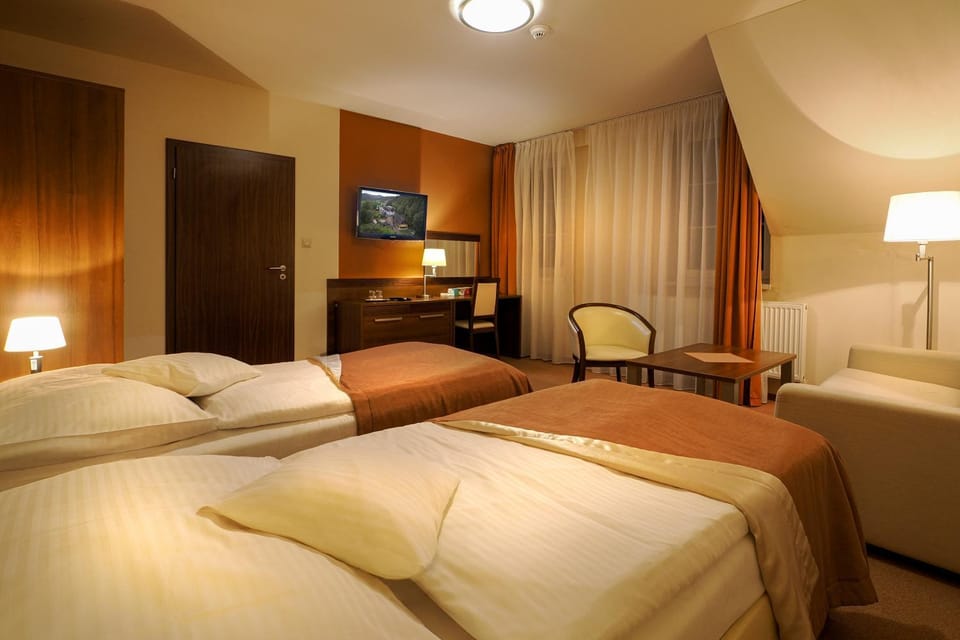 TV and multimedia, Photo of the whole room, Bedroom
