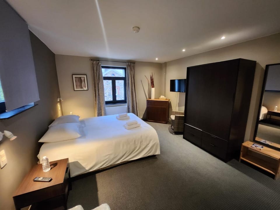 TV and multimedia, Photo of the whole room, wardrobe