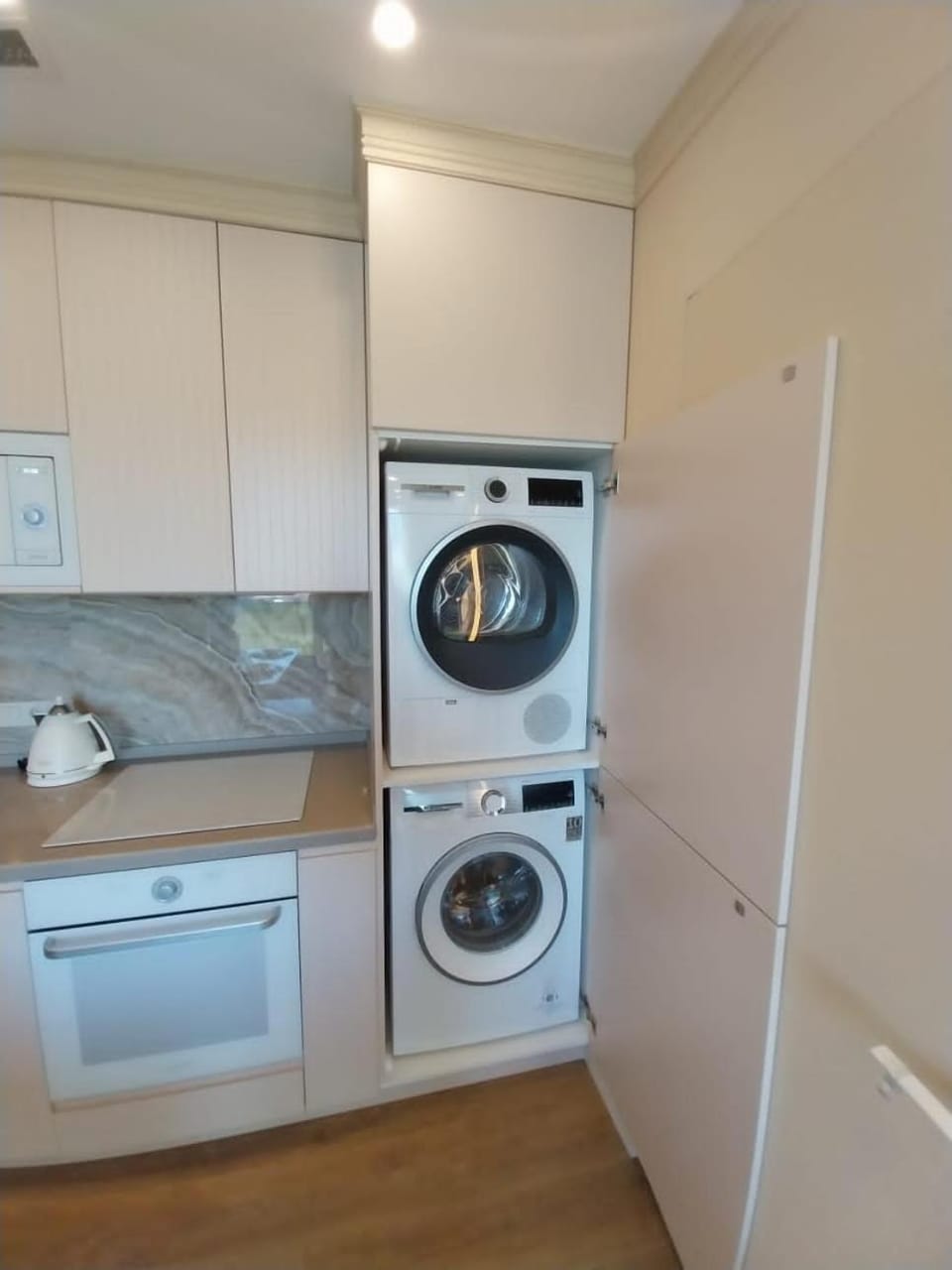 Kitchen or kitchenette, washing machine