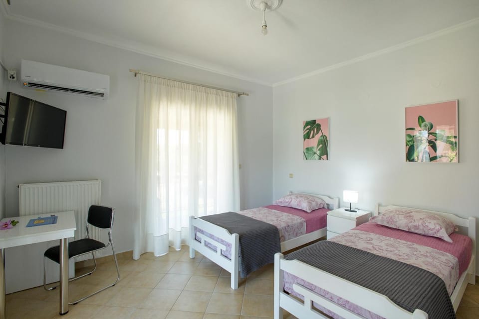 Bed, TV and multimedia, Bedroom, air conditioner