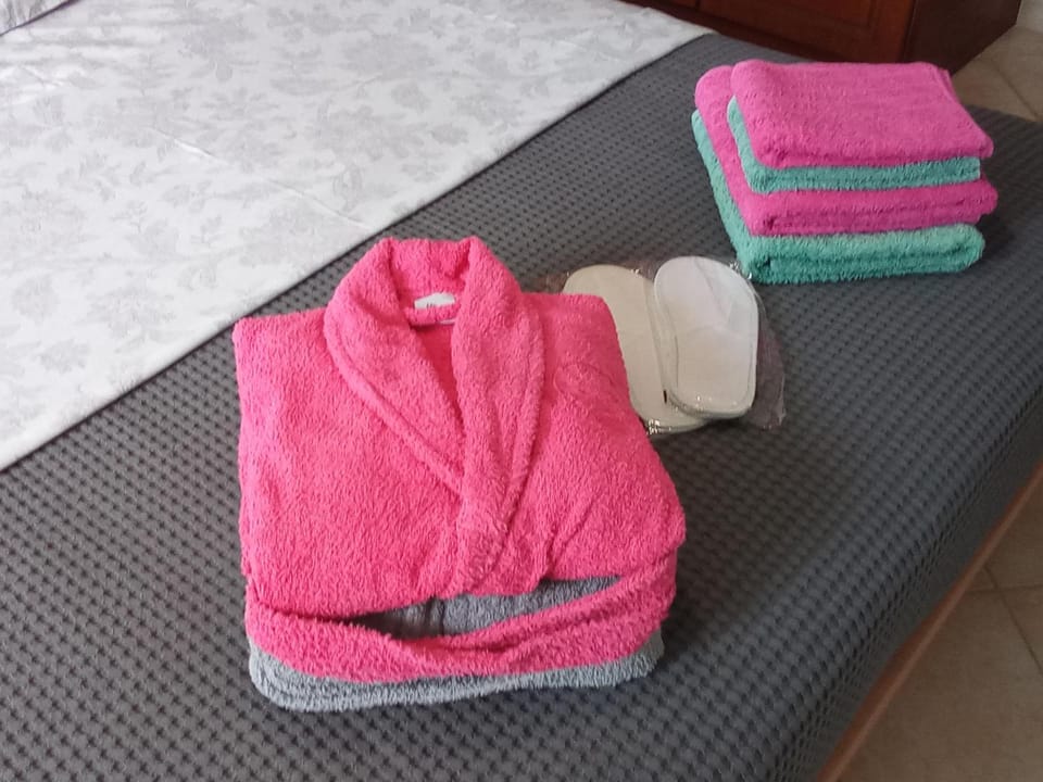 Bed, Photo of the whole room, Bedroom, Area and facilities, towels