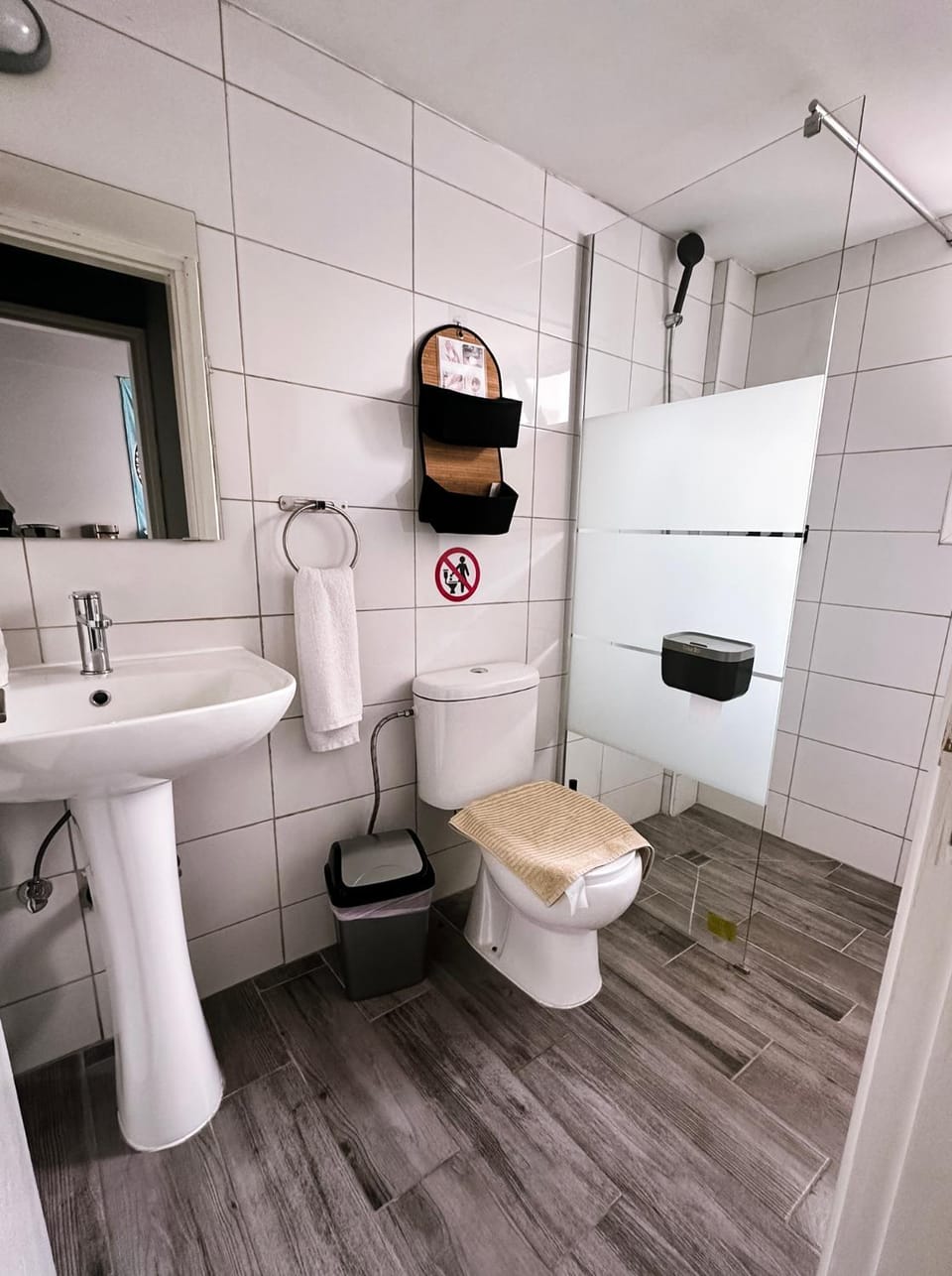 Shower, Toilet, Bathroom, towels