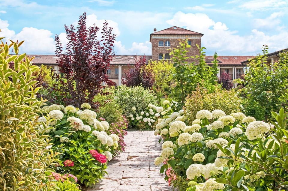 Facade/entrance, Garden