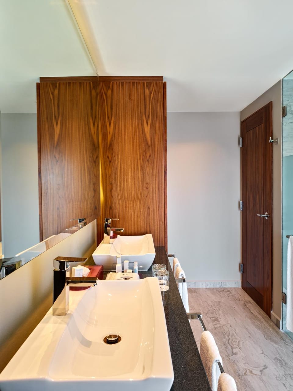 Bathroom, towels, wardrobe