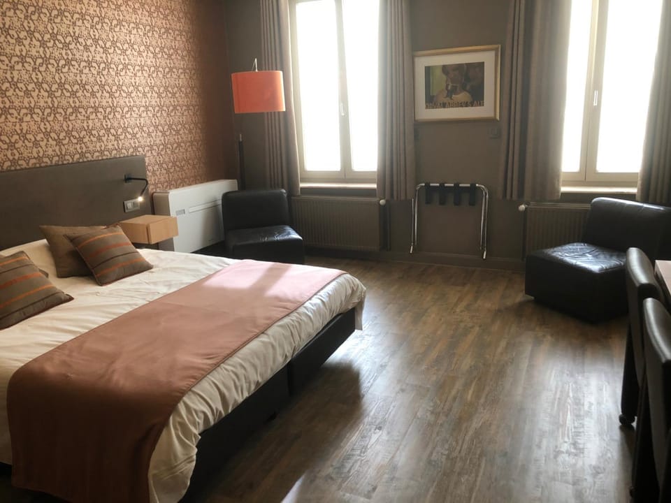 Seating area, Bedroom