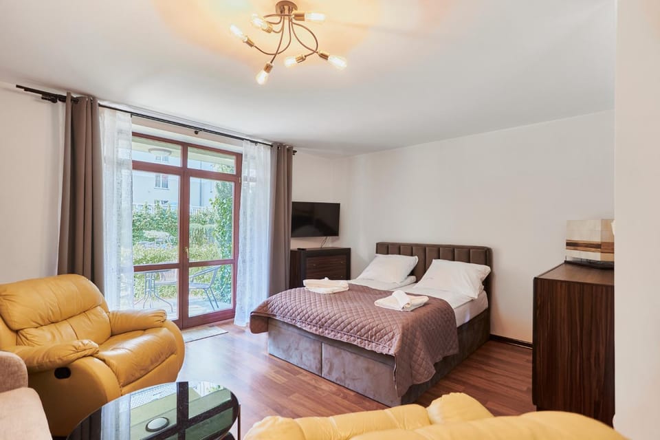 Bed, TV and multimedia, Photo of the whole room