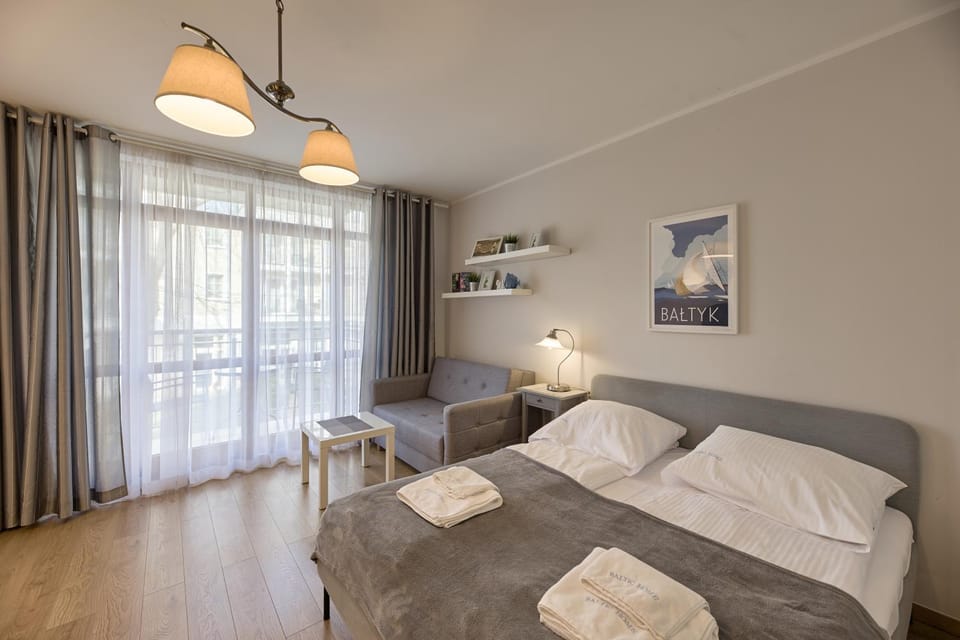 Bed, Photo of the whole room, towels