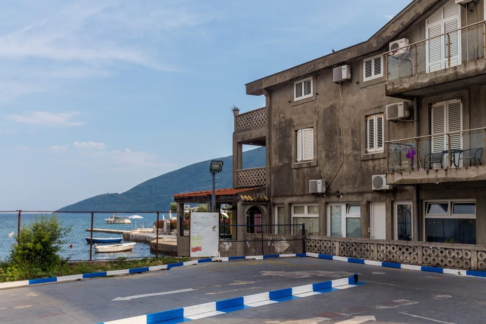 Facade/entrance, Day, Neighbourhood, Summer, Beach, On site, Sea view