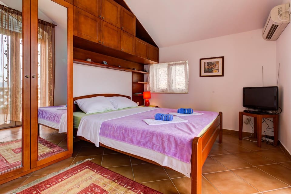 Bed, View (from property/room), Photo of the whole room, Bedroom