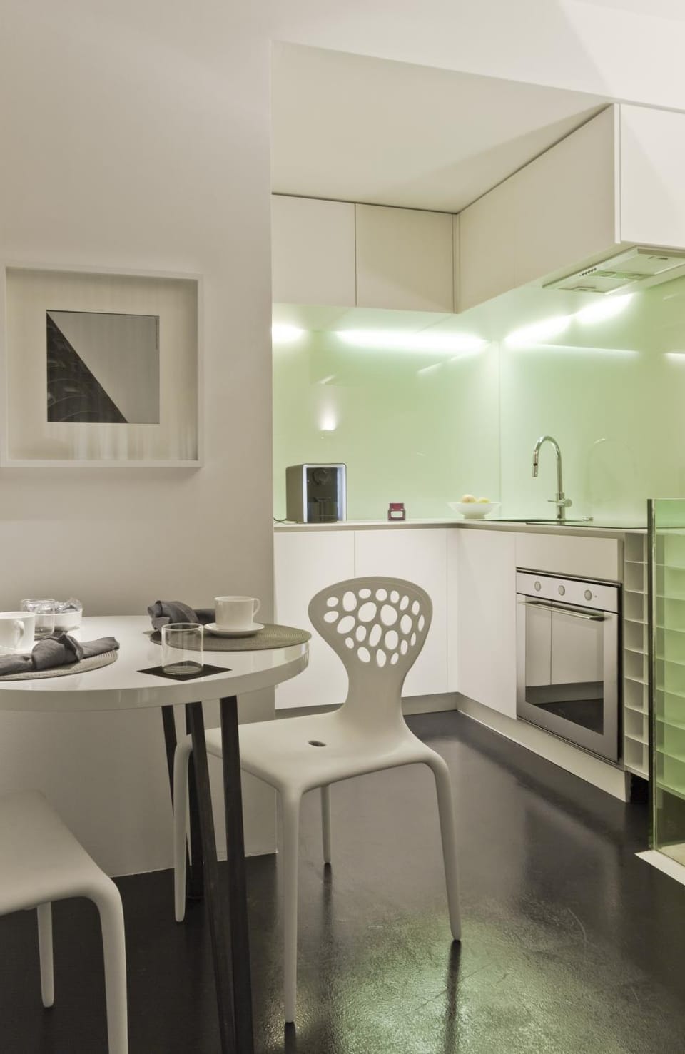 Kitchen or kitchenette, Living room, Seating area, Dining area