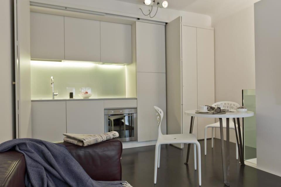 Kitchen or kitchenette, Living room, Seating area, Dining area