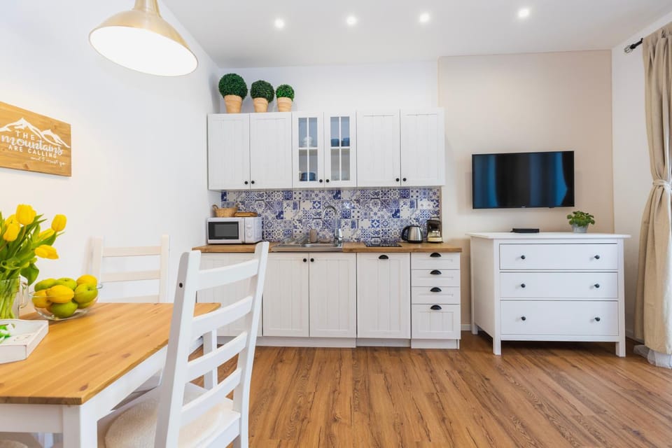 Bed, Photo of the whole room, Dining area, Bedroom