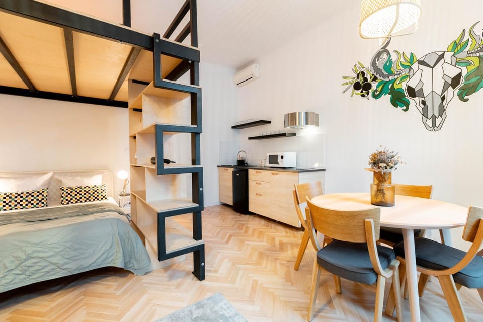 Photo of the whole room, Bedroom, kitchen