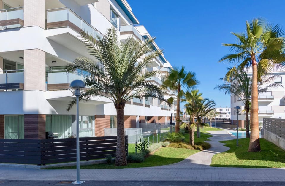 Property building, Garden, Area and facilities