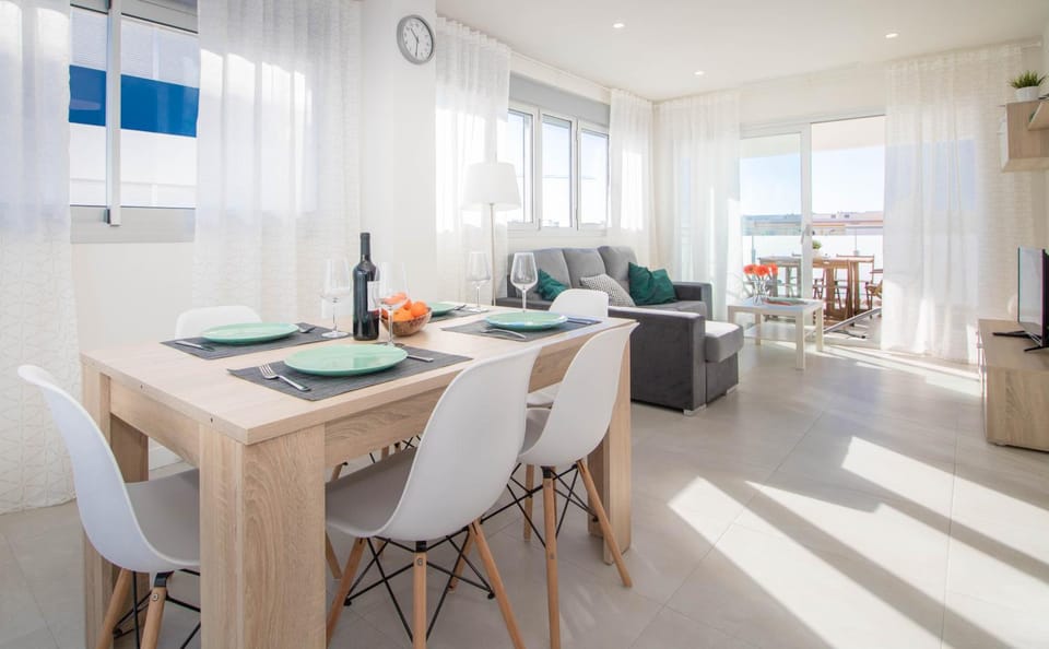 Living room, Photo of the whole room, Seating area, Dining area