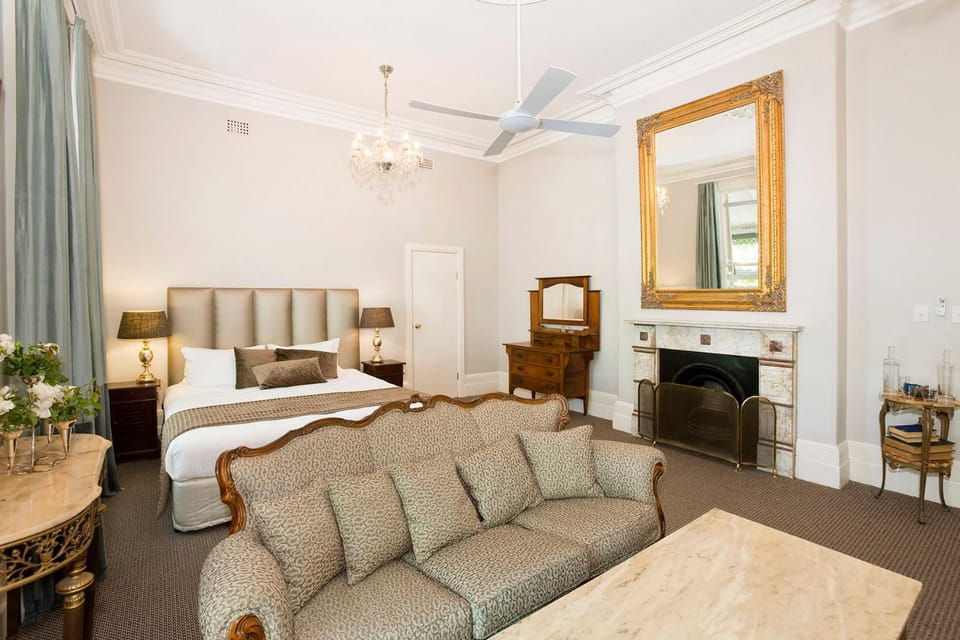 Photo of the whole room, Seating area
