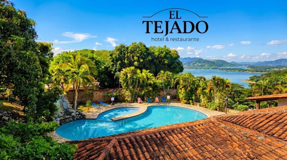 Restaurant/places to eat, Lake view, Pool view, sunbed