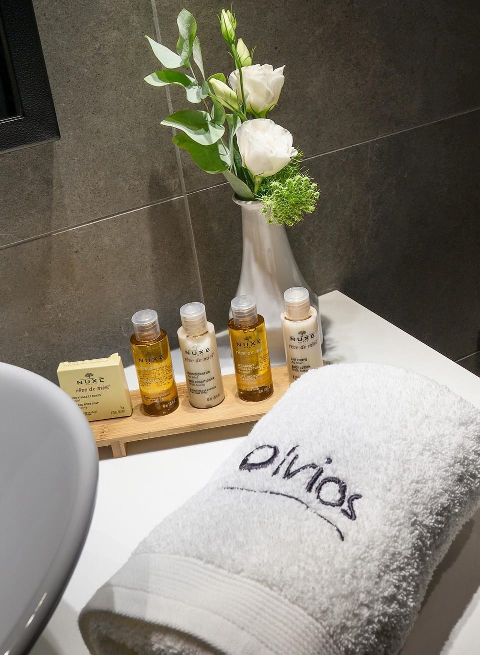 Bathroom, towels