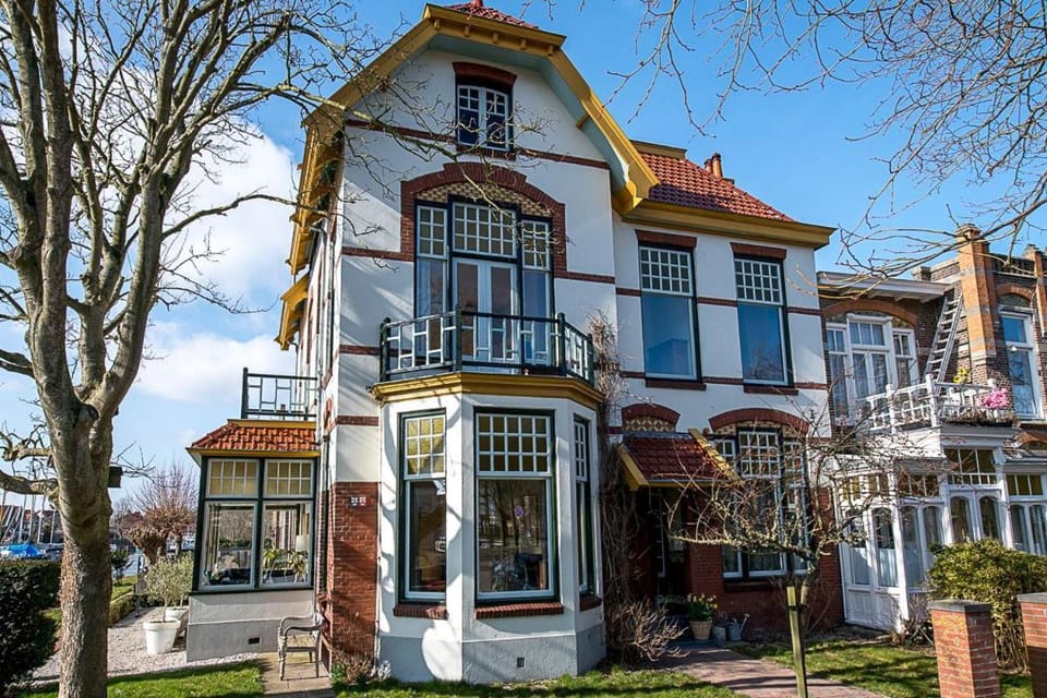 Villa 'Singelzicht' House in Friesland, Netherlands