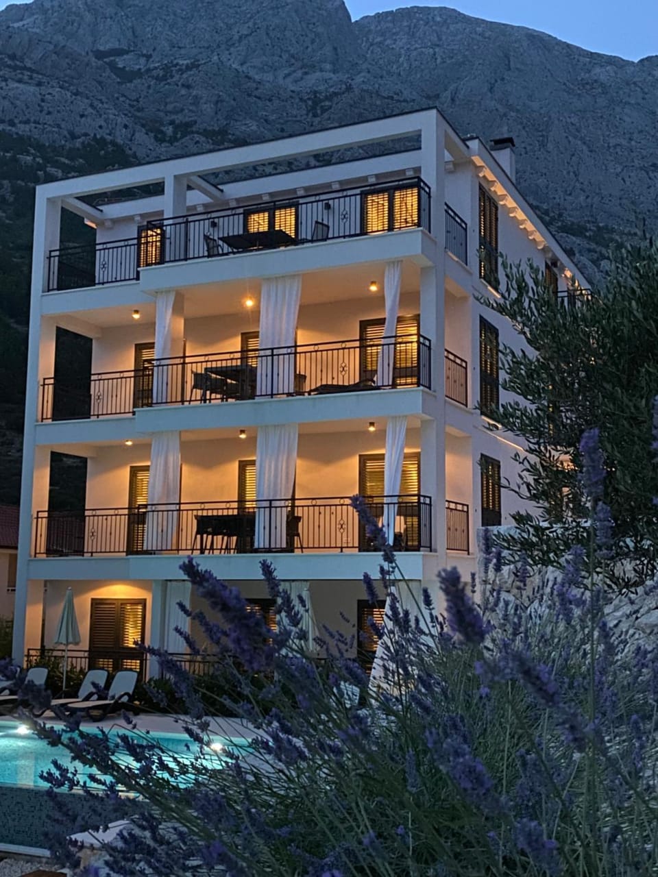 Property building, Mountain view, Swimming pool