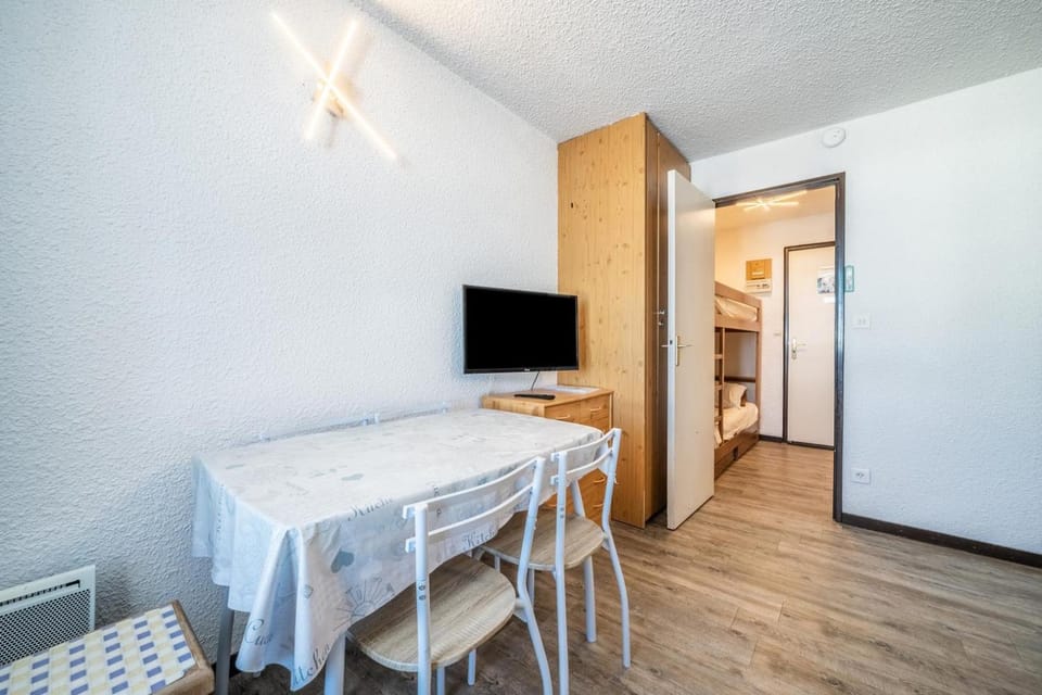 TV and multimedia, Dining area, wardrobe