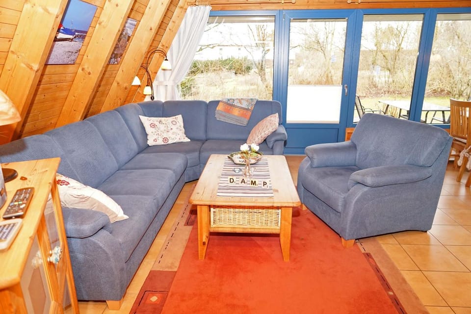 Zeltdachhaus mit WLAN und grosser Terrasse House in Damp