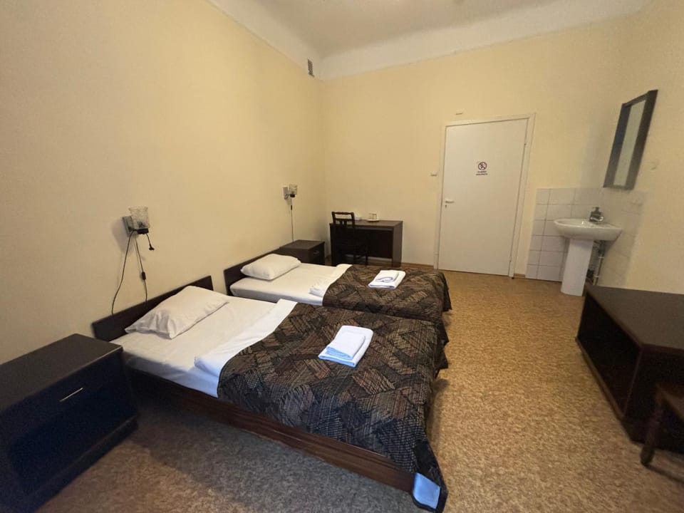 Photo of the whole room, towels