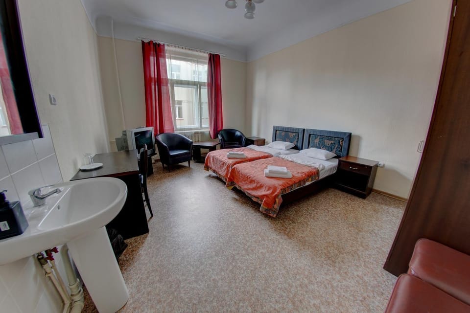 Bed, Photo of the whole room, towels