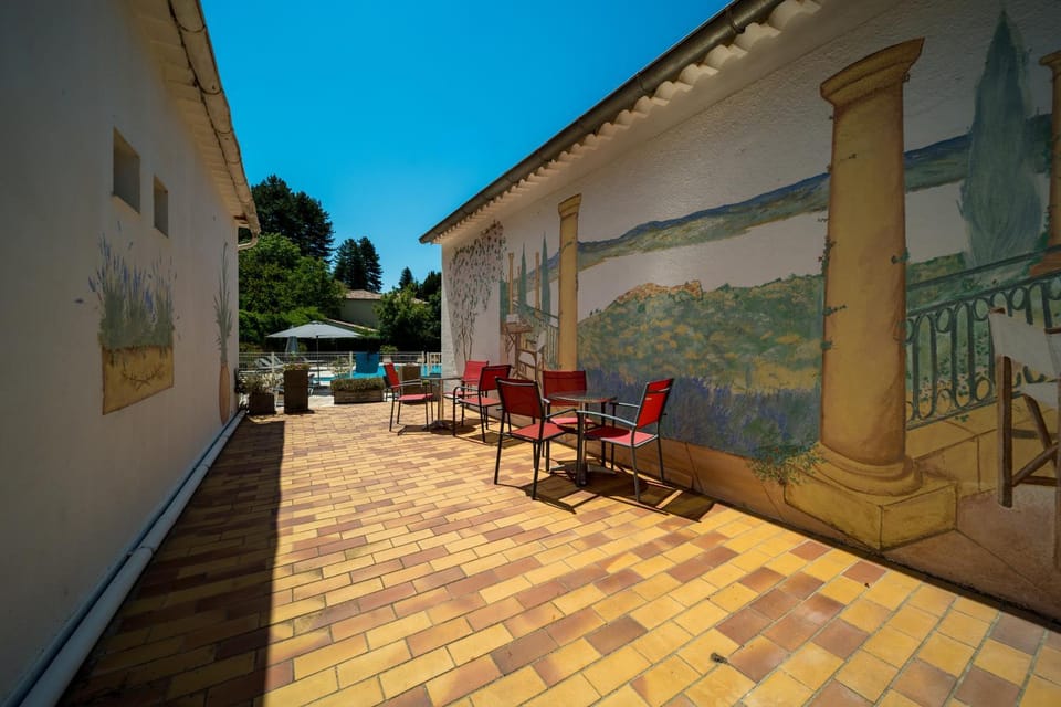 Property building, Patio, Balcony/Terrace