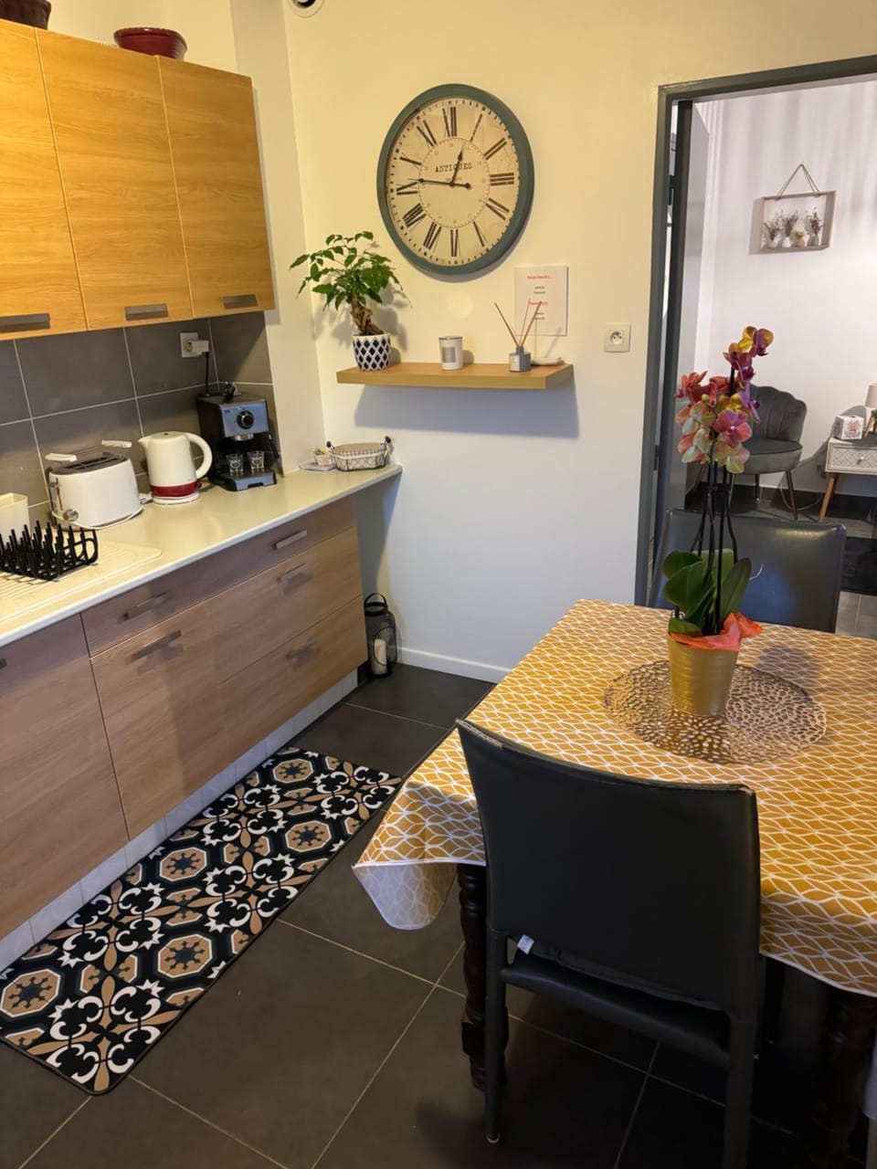 Kitchen or kitchenette, Dining area, minibar, pet friendly, stove