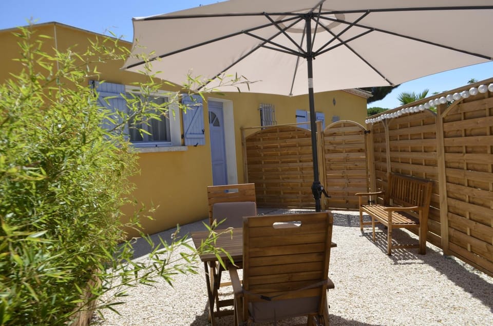 Patio, Facade/entrance, Dining area