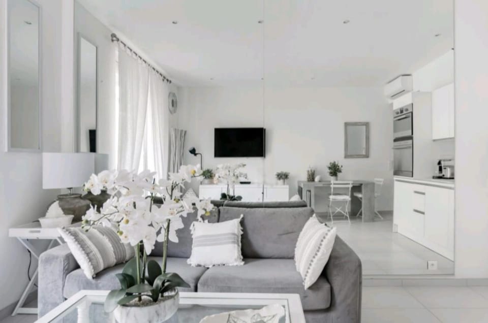 Communal lounge/ TV room, TV and multimedia, Living room, Lounge or bar, Seating area, Communal kitchen