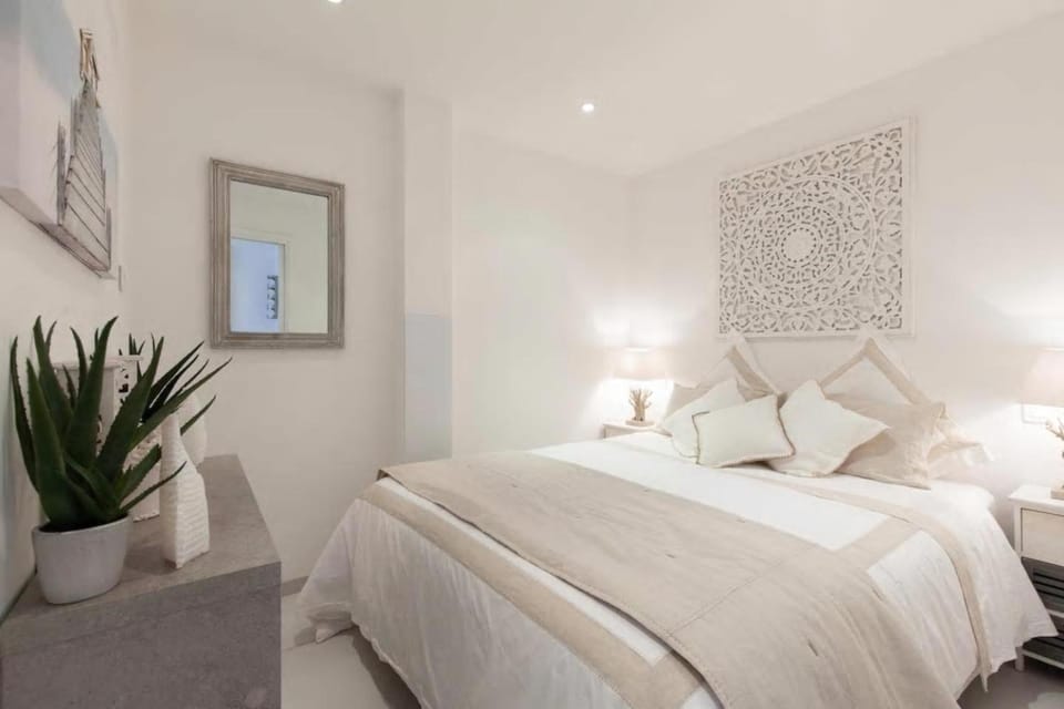 Day, Photo of the whole room, Bedroom