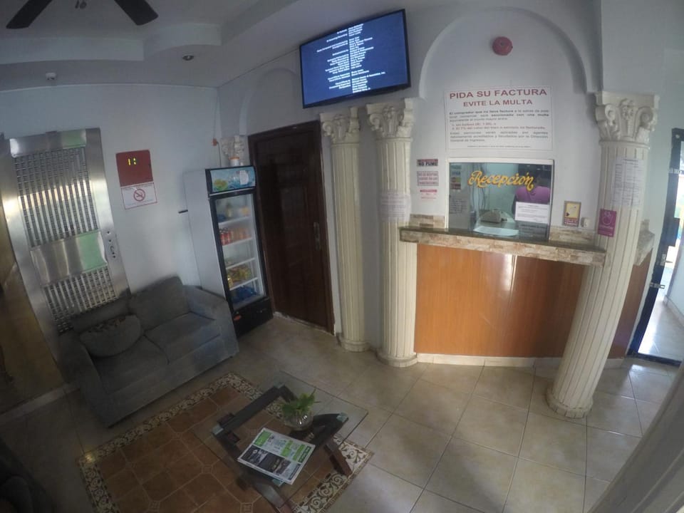 Communal lounge/ TV room, Lobby or reception