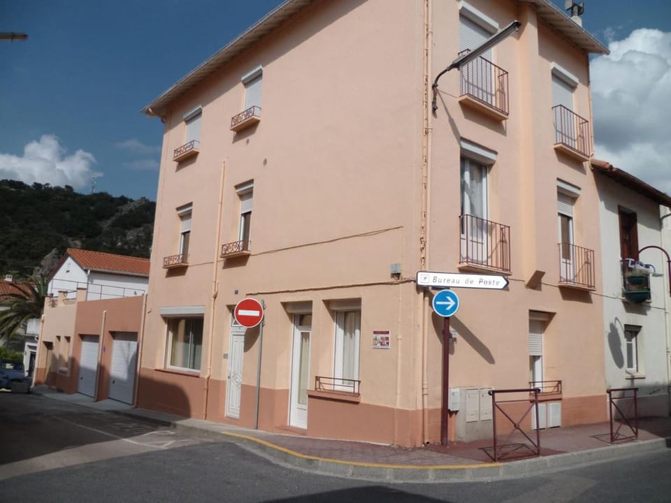 Les Mimosas Apartment in Alt Empordà