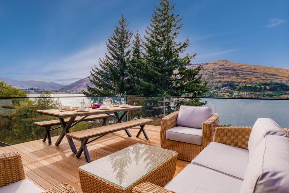 Balcony/Terrace, Seating area, Dining area, Lake view, Mountain view