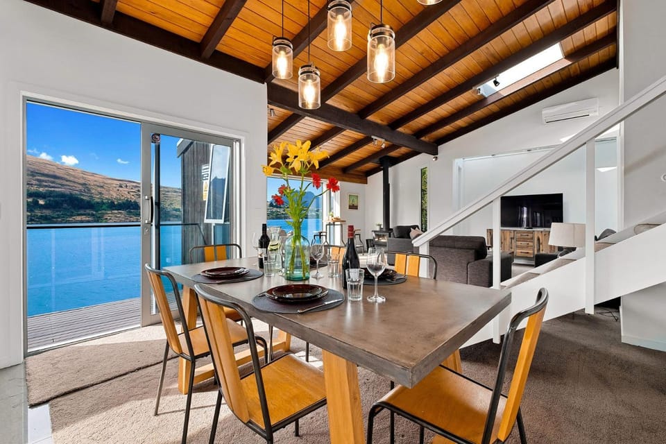 Dining area, Lake view