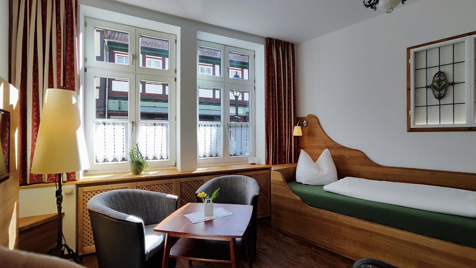 Bed, Photo of the whole room, Seating area