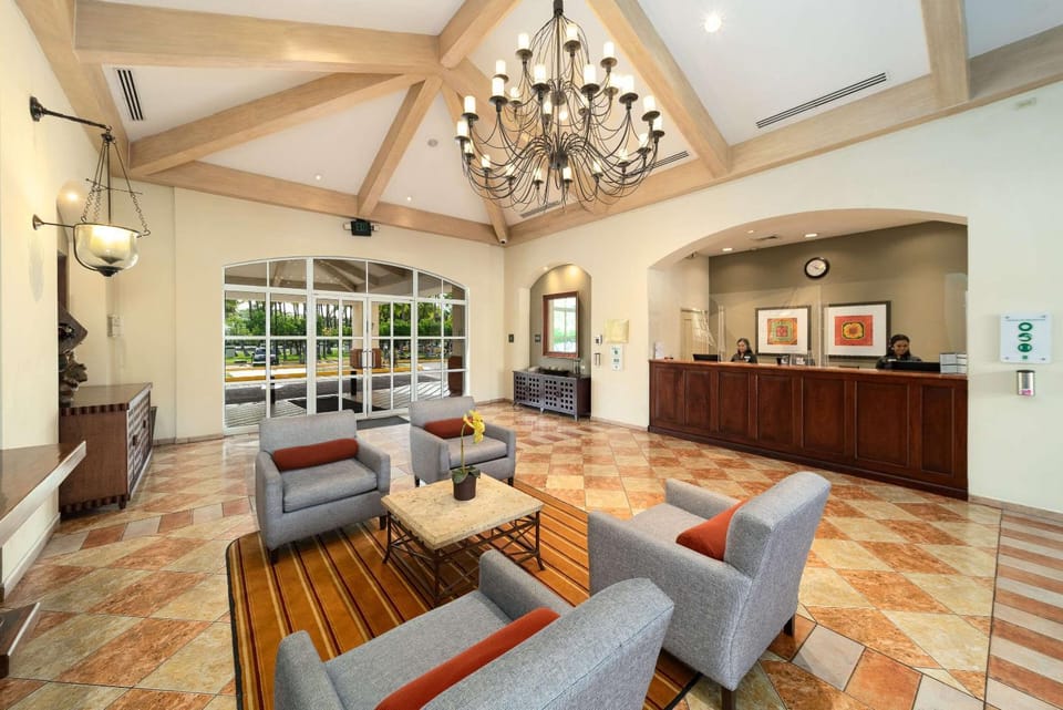 Lobby or reception, Seating area, locker, air conditioner