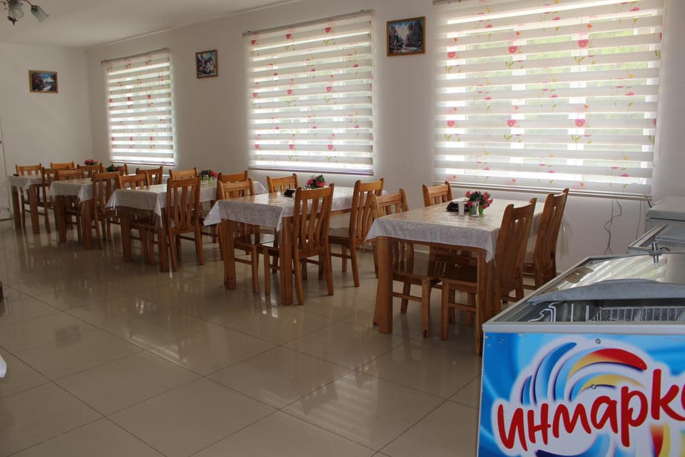 Kitchen or kitchenette, Meals, Lunch, Dinner