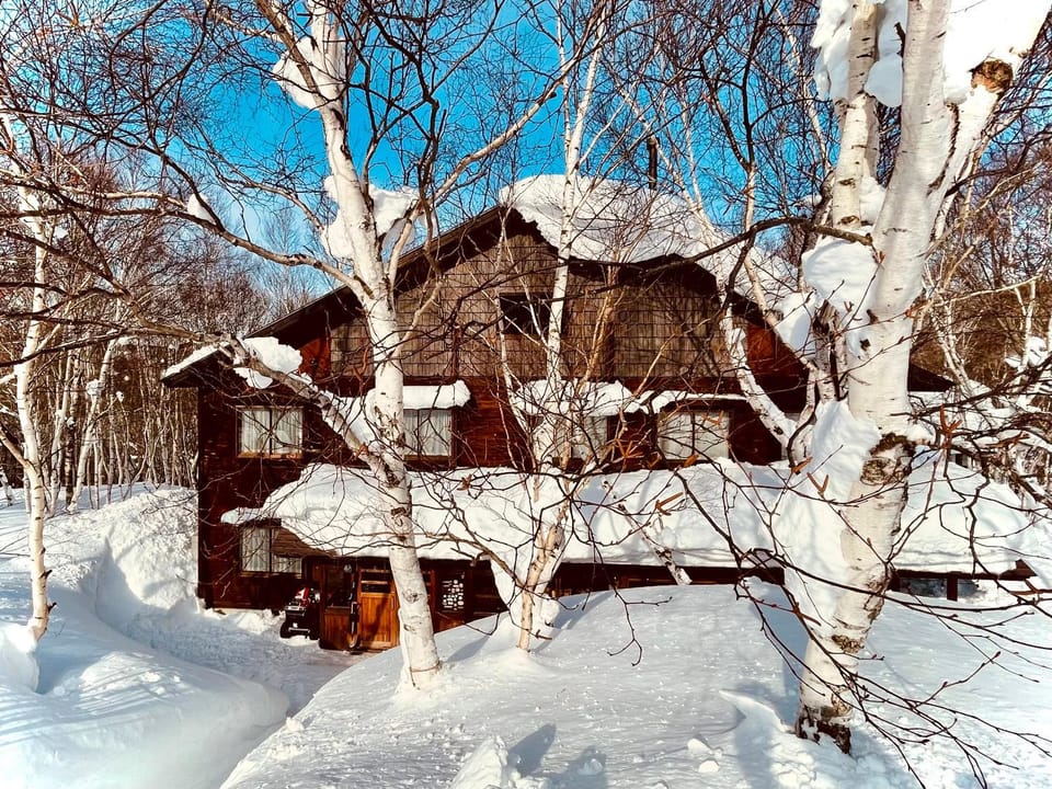 Property building, Facade/entrance, Day, Winter