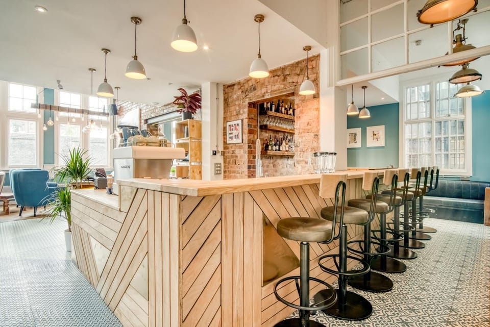 Restaurant/places to eat, Lounge or bar, Breakfast