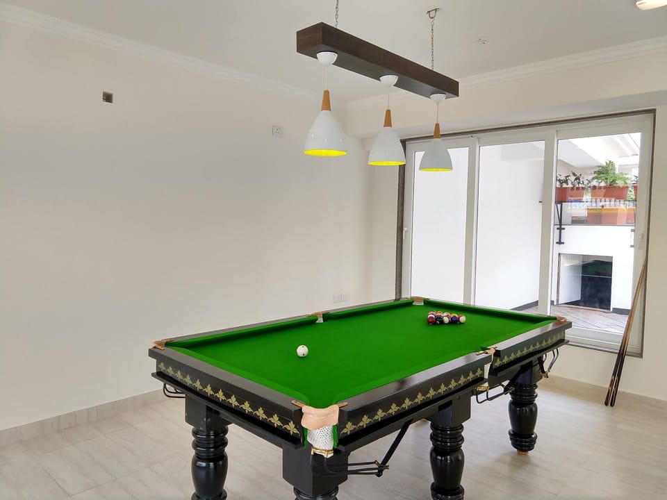 Billiard, Game Room
