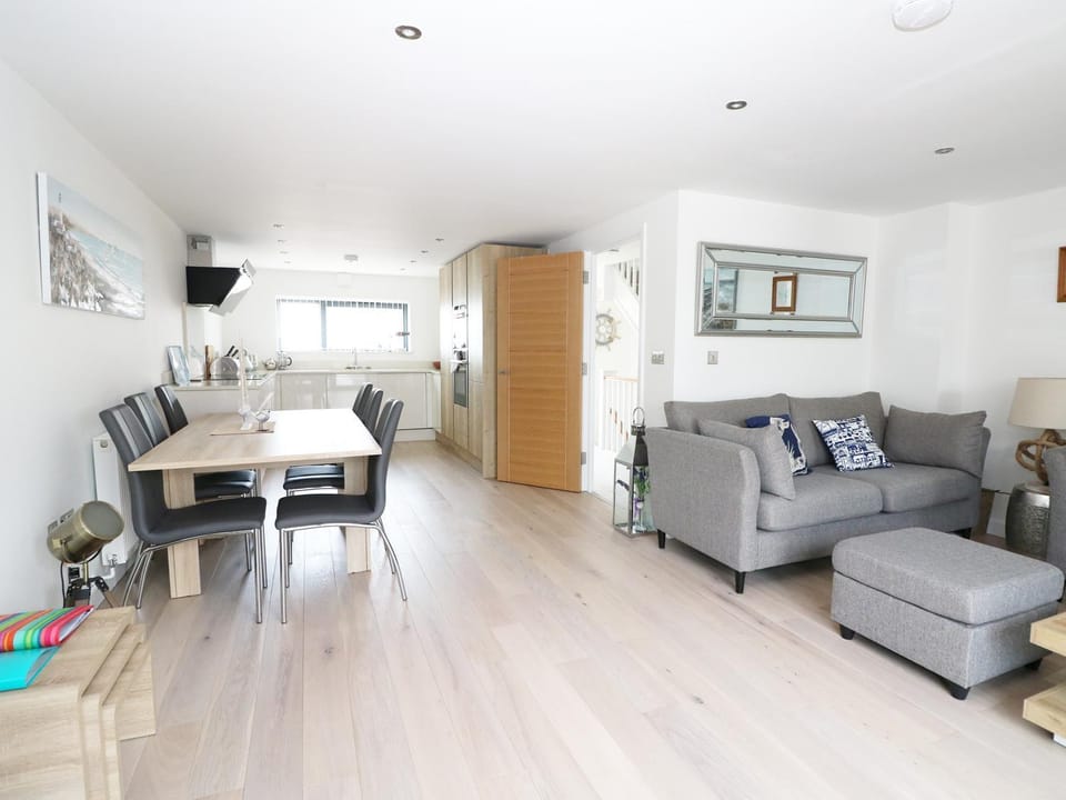 7 Ocean Gateway House in Hythe
