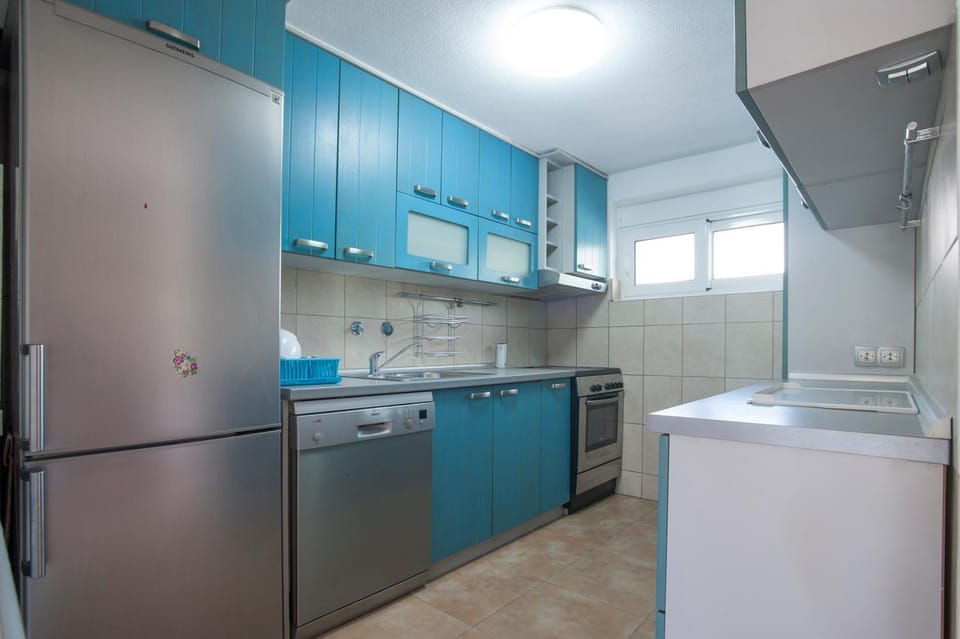 Kitchen or kitchenette, Food and drinks, Photo of the whole room